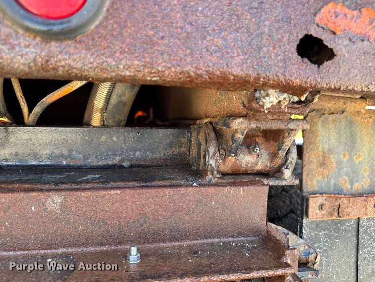 image for item EA1963 1995 International 4700 dump truck