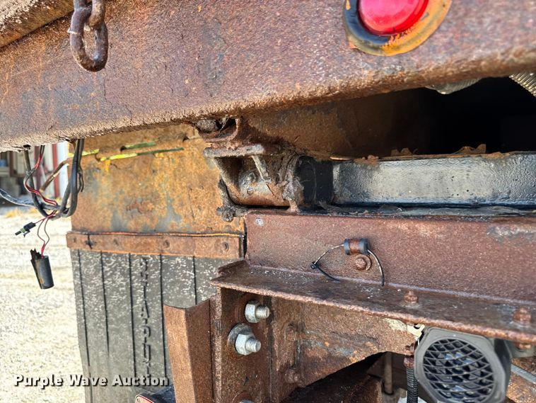 image for item EA1963 1995 International 4700 dump truck