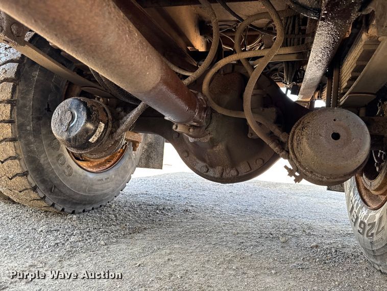 image for item EA1963 1995 International 4700 dump truck