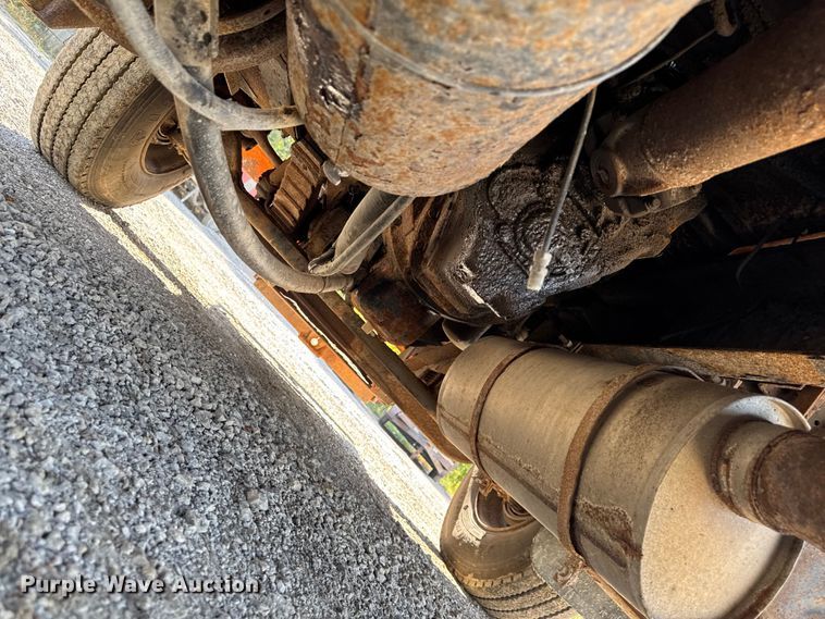 image for item EA1963 1995 International 4700 dump truck