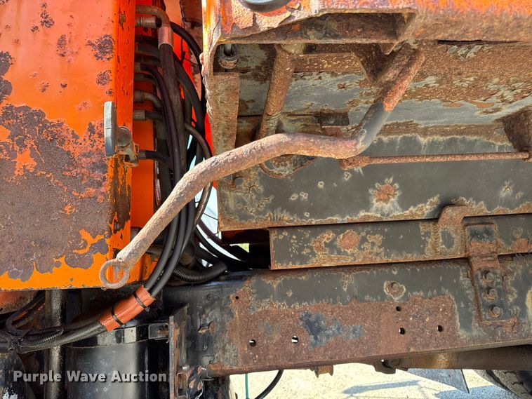 image for item EA1963 1995 International 4700 dump truck