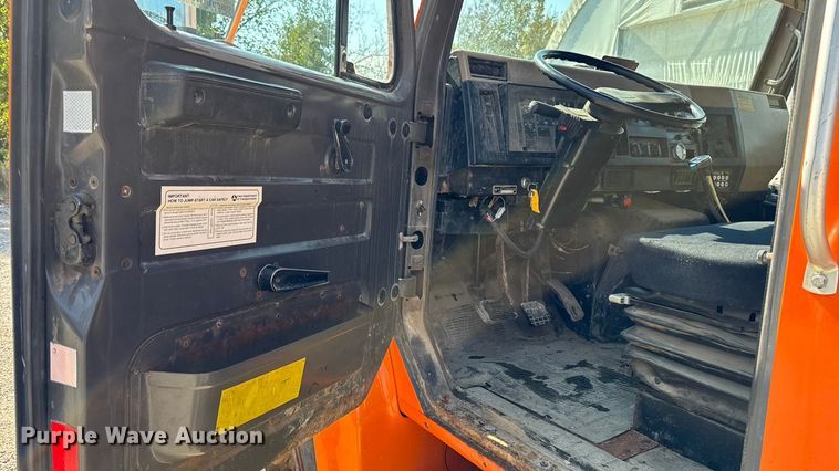 image for item EA1963 1995 International 4700 dump truck