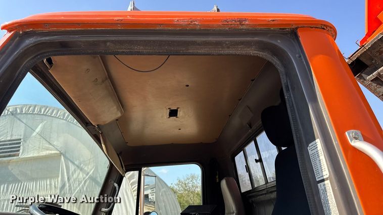 image for item EA1963 1995 International 4700 dump truck