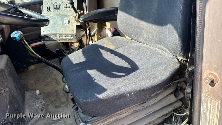 image for item EA1963 1995 International 4700 dump truck