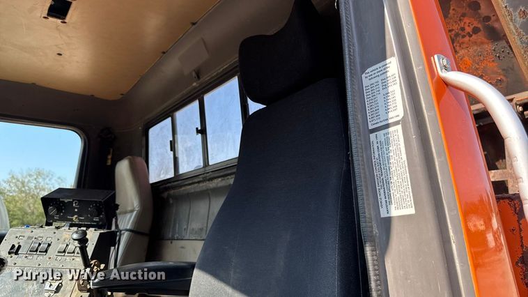 image for item EA1963 1995 International 4700 dump truck