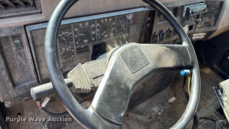 image for item EA1963 1995 International 4700 dump truck