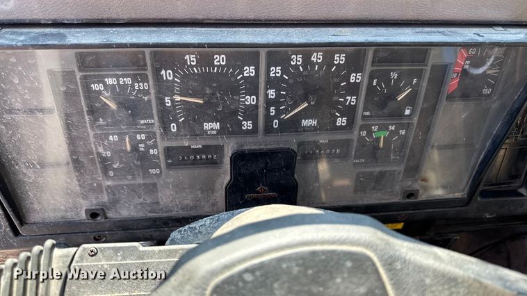 image for item EA1963 1995 International 4700 dump truck