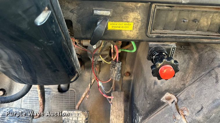 image for item EA1963 1995 International 4700 dump truck