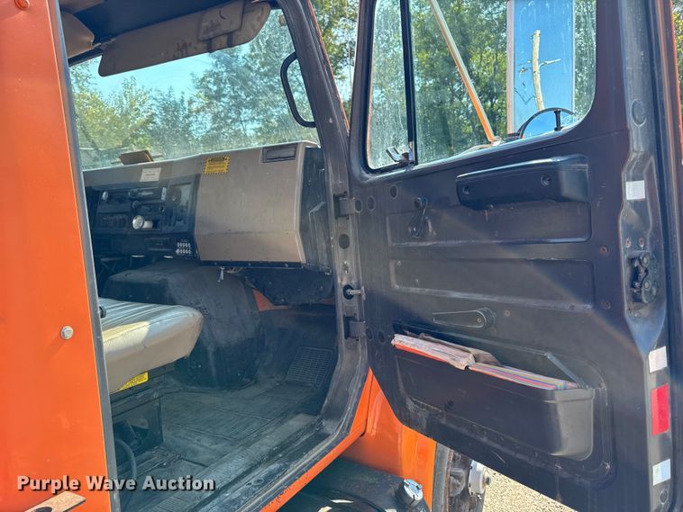 image for item EA1963 1995 International 4700 dump truck