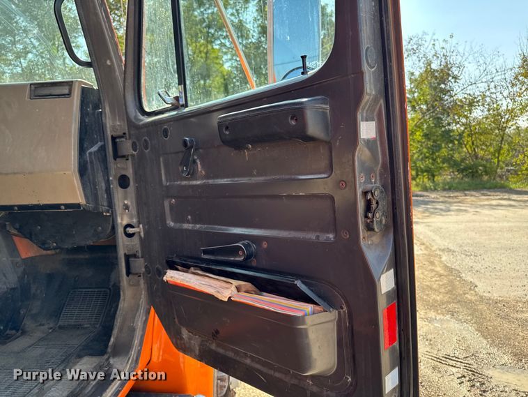 image for item EA1963 1995 International 4700 dump truck