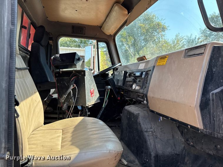 image for item EA1963 1995 International 4700 dump truck