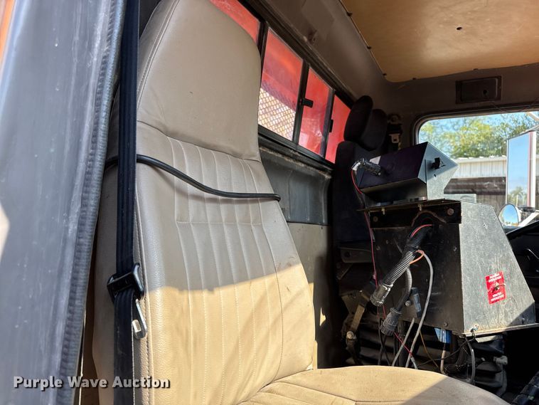 image for item EA1963 1995 International 4700 dump truck