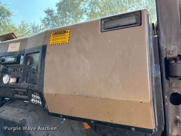 image for item EA1963 1995 International 4700 dump truck