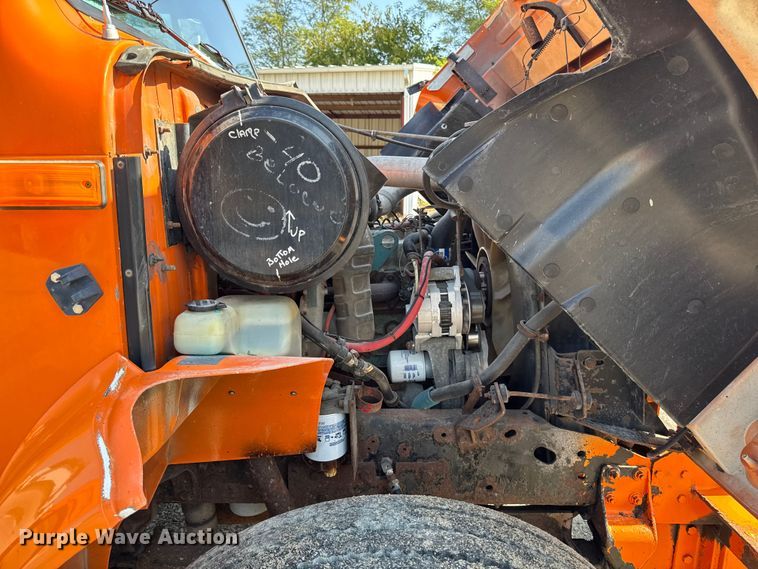 image for item EA1963 1995 International 4700 dump truck