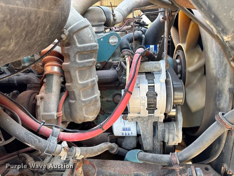 image for item EA1963 1995 International 4700 dump truck