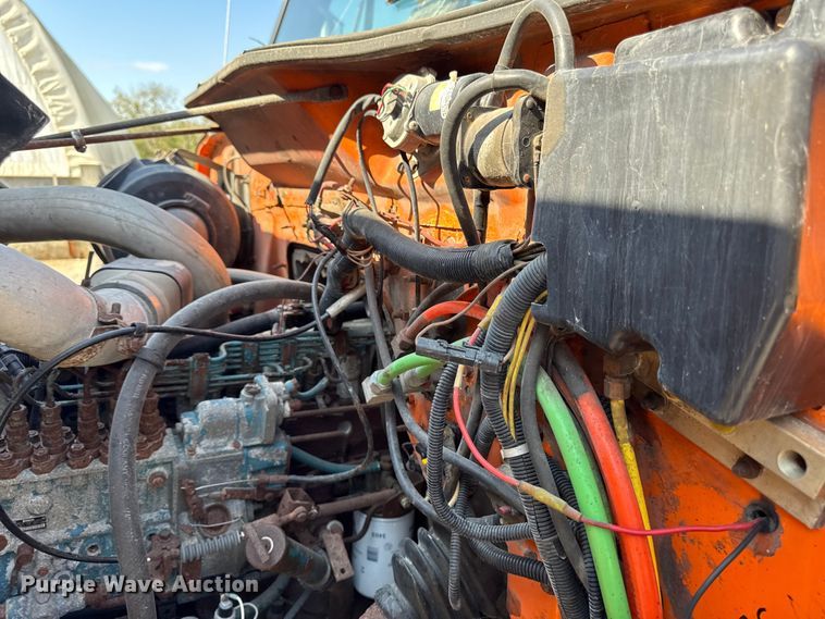 image for item EA1963 1995 International 4700 dump truck