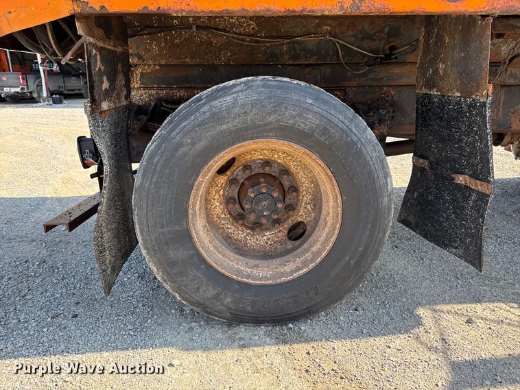 image for item EA1963 1995 International 4700 dump truck