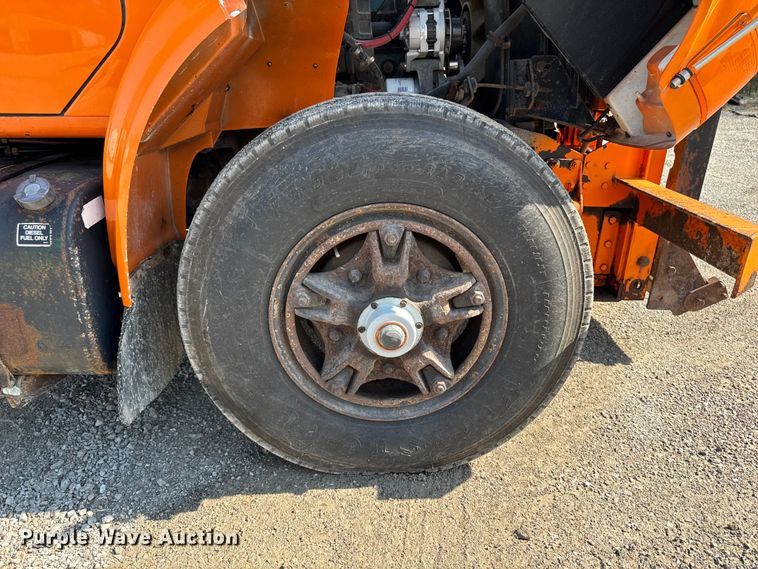 image for item EA1963 1995 International 4700 dump truck