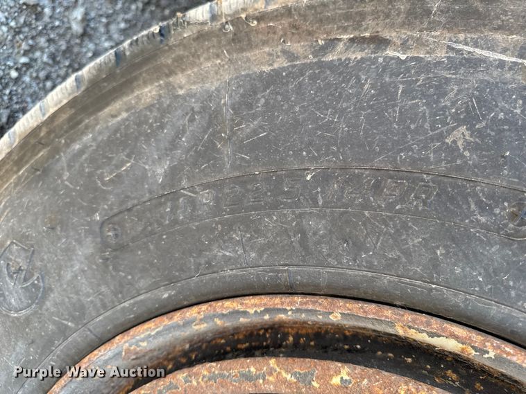 image for item EA1963 1995 International 4700 dump truck