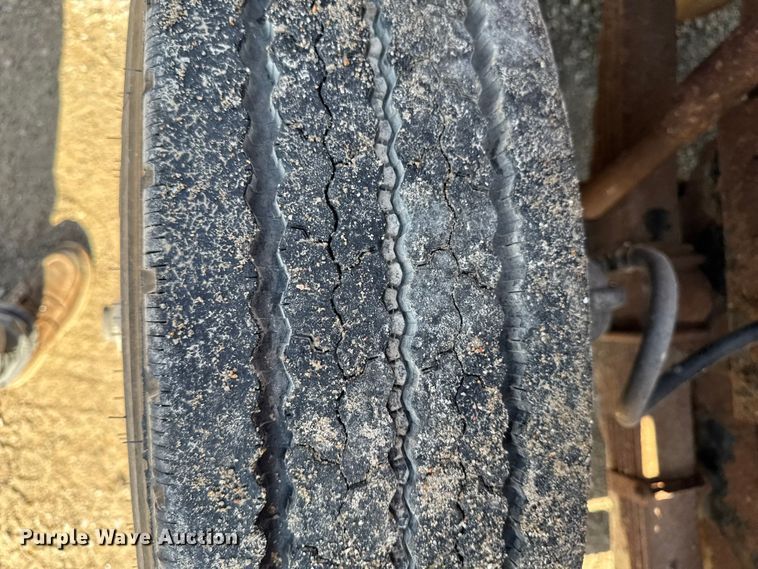 image for item EA1963 1995 International 4700 dump truck