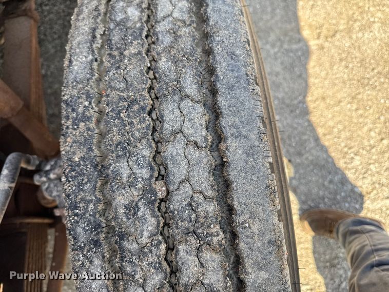 image for item EA1963 1995 International 4700 dump truck