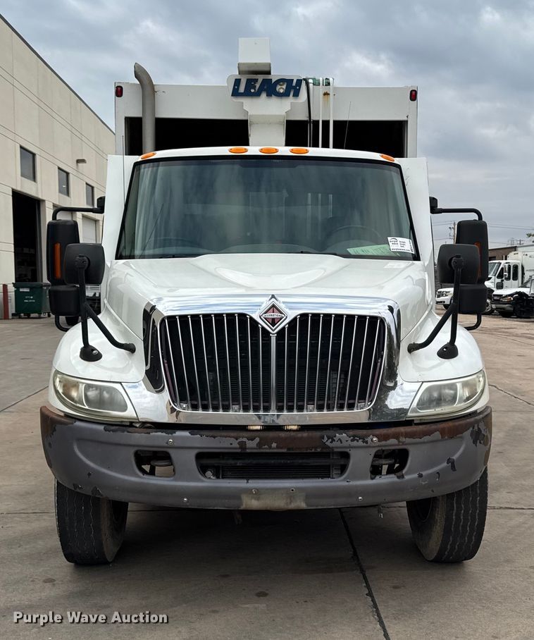 image for item EA1970 2004 International MA035 refuse truck