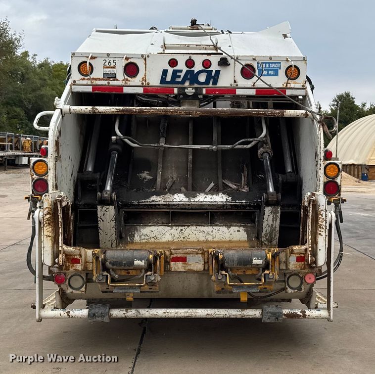 image for item EA1970 2004 International MA035 refuse truck