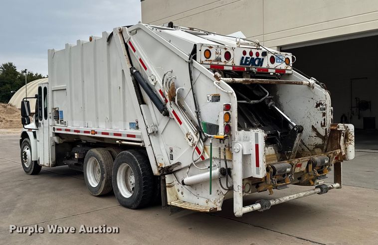 image for item EA1970 2004 International MA035 refuse truck