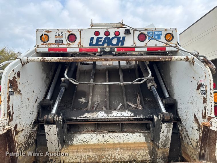 image for item EA1970 2004 International MA035 refuse truck