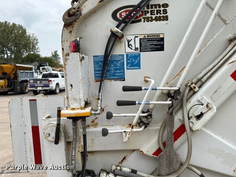 image for item EA1970 2004 International MA035 refuse truck