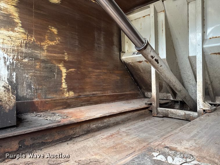 image for item EA1970 2004 International MA035 refuse truck