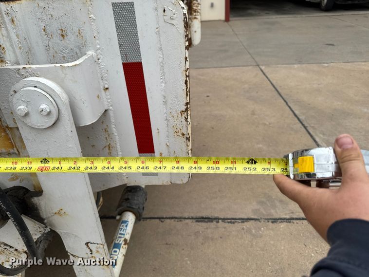 image for item EA1970 2004 International MA035 refuse truck