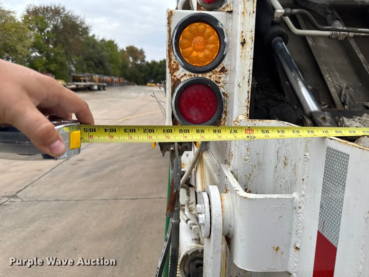 image for item EA1970 2004 International MA035 refuse truck