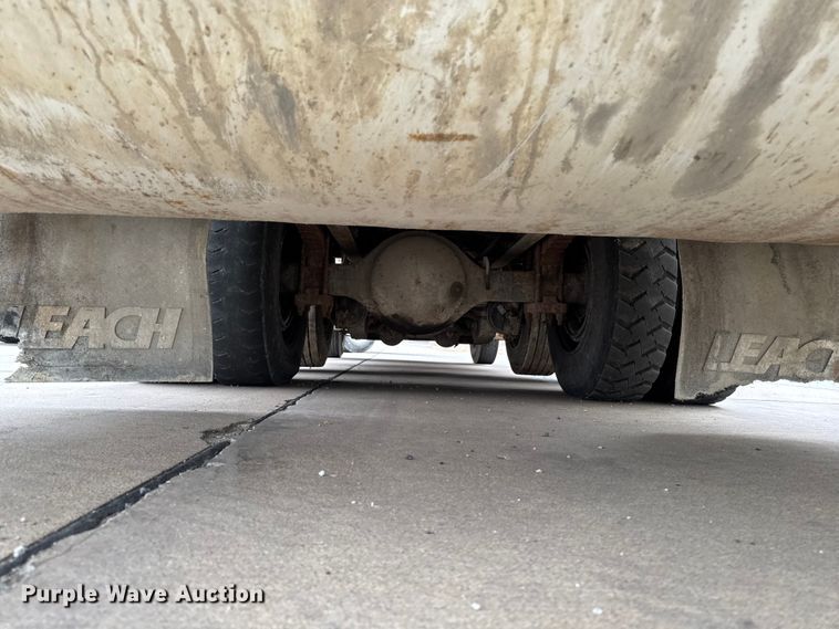 image for item EA1970 2004 International MA035 refuse truck