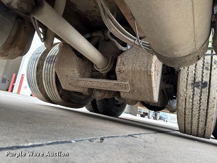 image for item EA1970 2004 International MA035 refuse truck