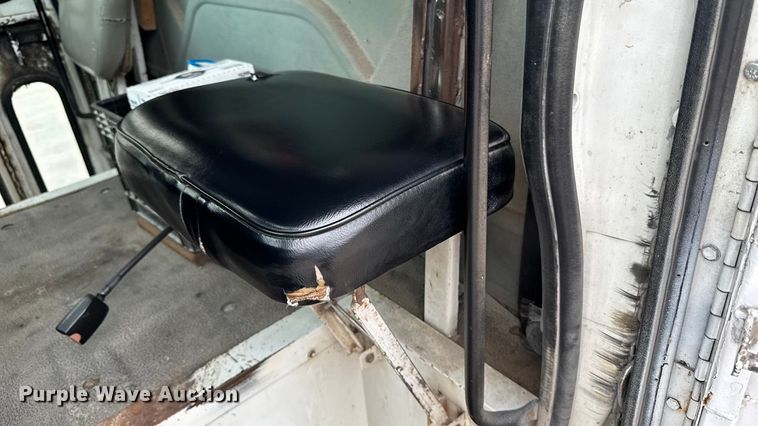 image for item EA1970 2004 International MA035 refuse truck