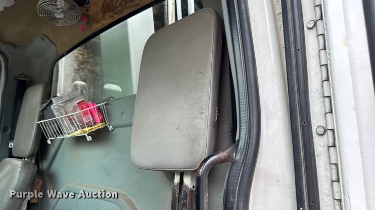 image for item EA1970 2004 International MA035 refuse truck