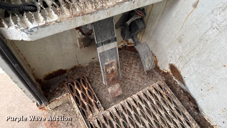 image for item EA1970 2004 International MA035 refuse truck