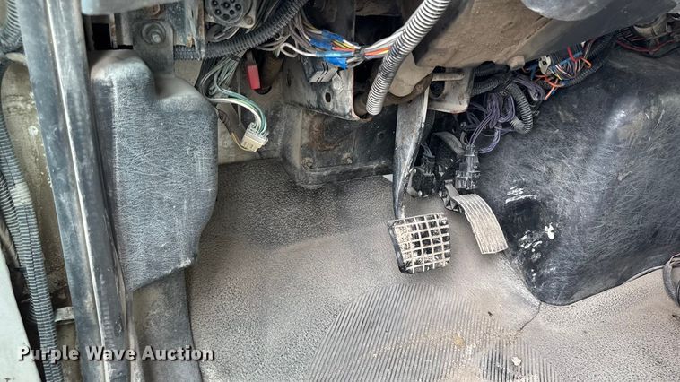 image for item EA1970 2004 International MA035 refuse truck