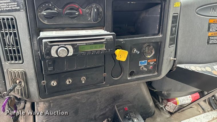 image for item EA1970 2004 International MA035 refuse truck