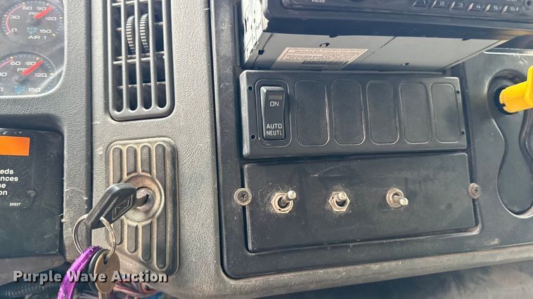 image for item EA1970 2004 International MA035 refuse truck