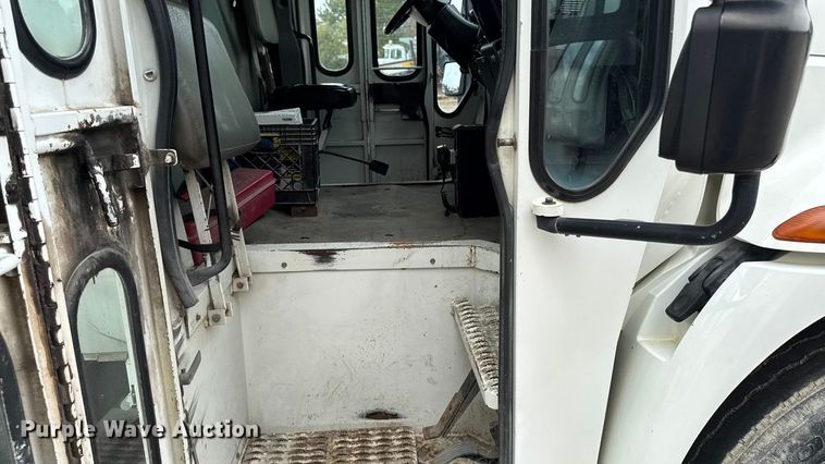 image for item EA1970 2004 International MA035 refuse truck