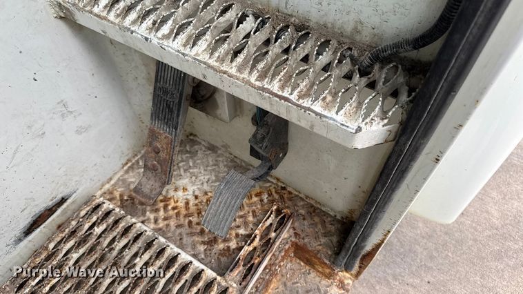 image for item EA1970 2004 International MA035 refuse truck