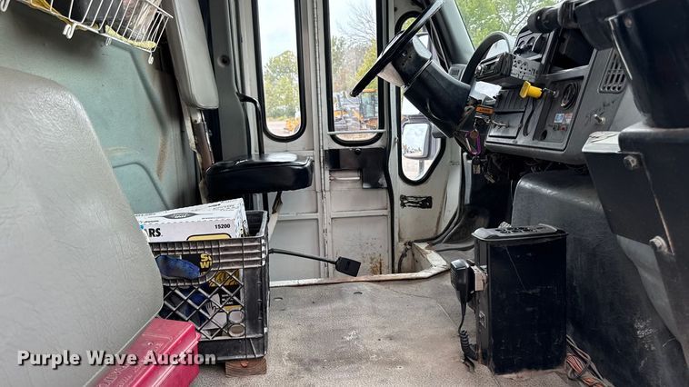 image for item EA1970 2004 International MA035 refuse truck