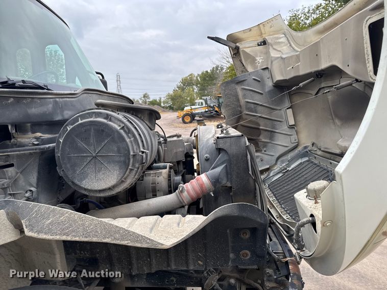 image for item EA1970 2004 International MA035 refuse truck