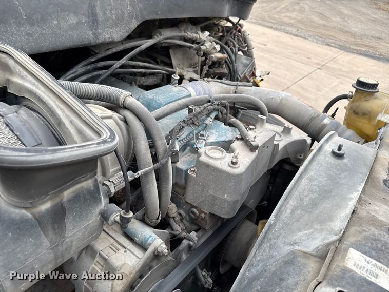 image for item EA1970 2004 International MA035 refuse truck