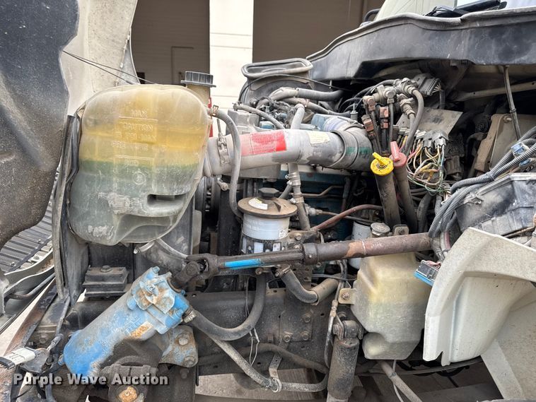 image for item EA1970 2004 International MA035 refuse truck