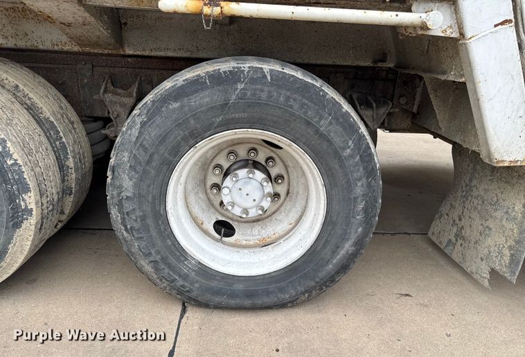 image for item EA1970 2004 International MA035 refuse truck