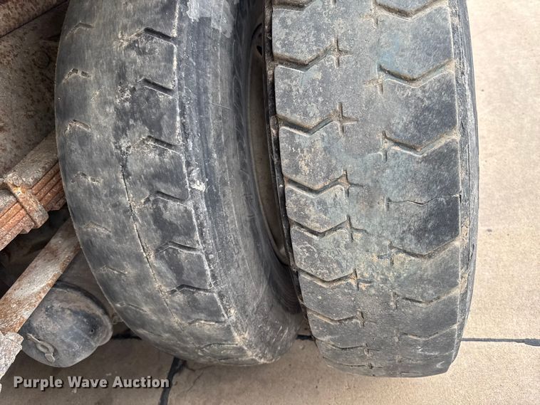 image for item EA1970 2004 International MA035 refuse truck