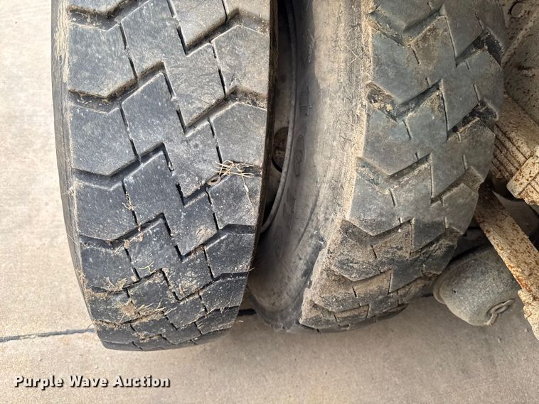 image for item EA1970 2004 International MA035 refuse truck